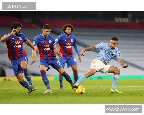 足球明星换下场后如何调整心态与团队协作提升比赛表现