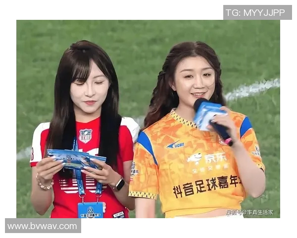 足球明星搞笑服装大变身趣味视频让你笑不停