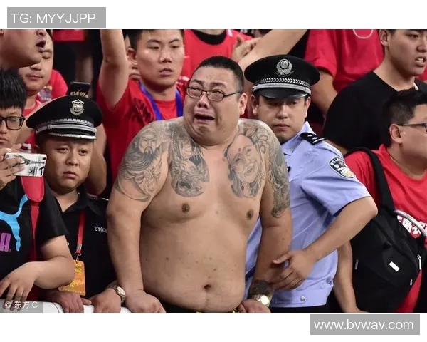 足球明星趣谈大揭秘笑声不断的访谈节目带你领略球场背后的幽默瞬间 足球明星趣谈大揭秘笑声不断的访谈节目带你领略球场背后的幽默瞬间